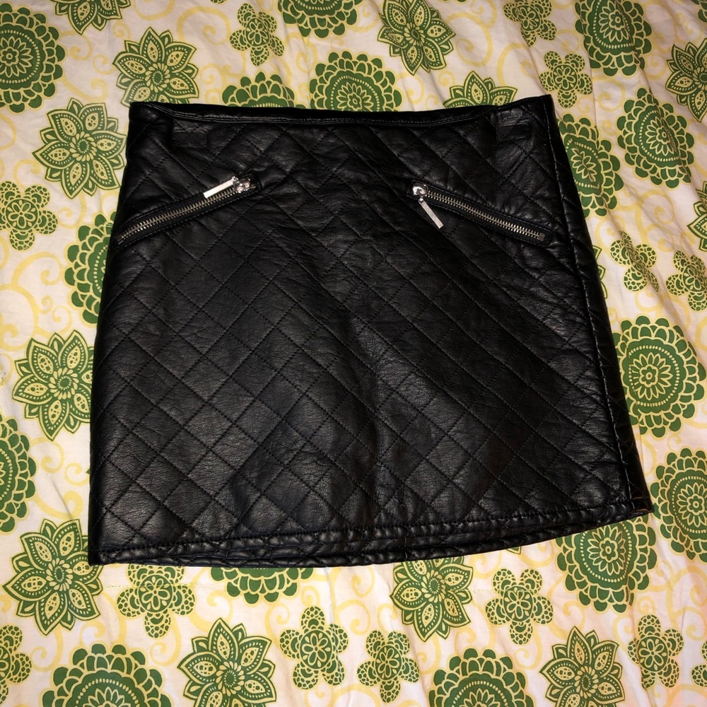 Black quilted faux leather mini skirt
